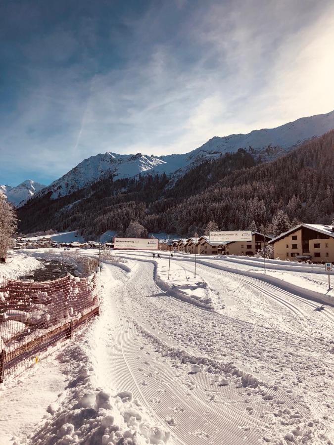 Studio In Klosters Bed and Breakfast Exterior foto